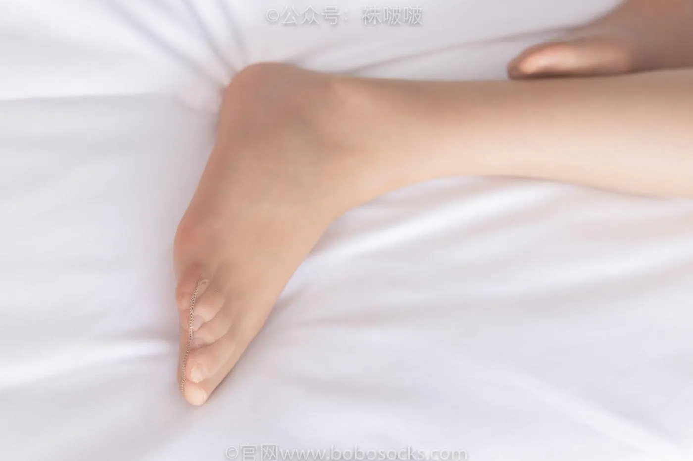 [BoBoSocks袜啵啵]NO.078 小甜豆-招行制服、平底鞋、灰丝 [139P]插图2